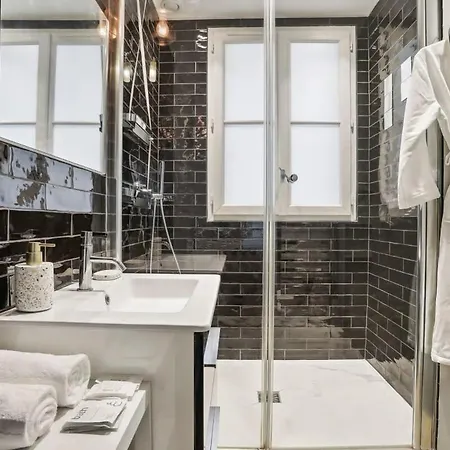 Eiffel Tower - Cityapartmentstay Apartman *